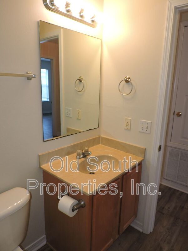 Easy access to bases & shopping! property image