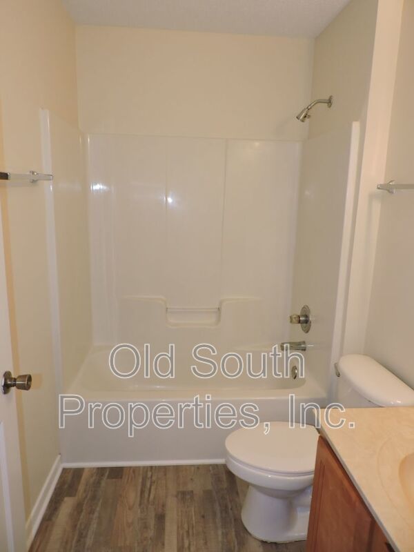 Easy access to bases & shopping! property image