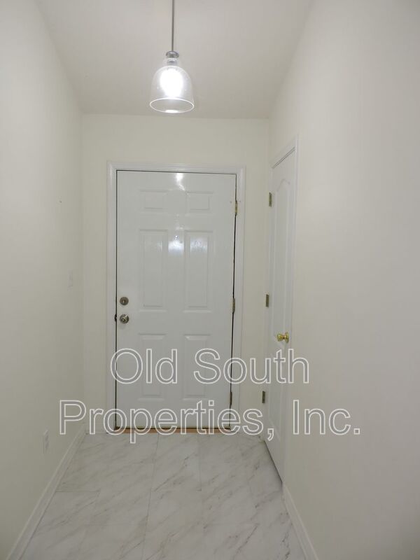 Convenient to I-10 & shopping! property image