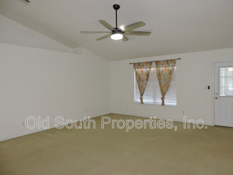 Convenient to I-10 & shopping! property image