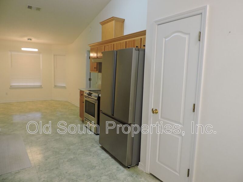 Convenient to I-10 & shopping! property image