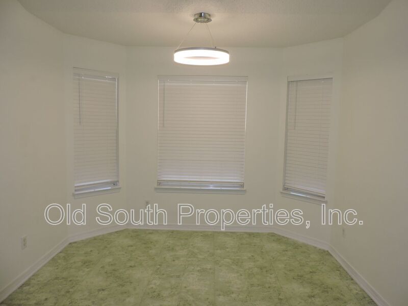 Convenient to I-10 & shopping! property image