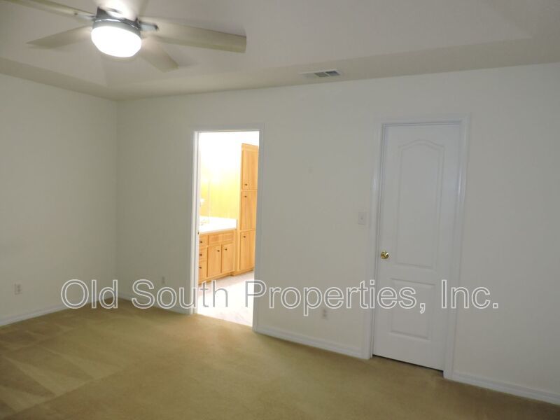 Convenient to I-10 & shopping! property image