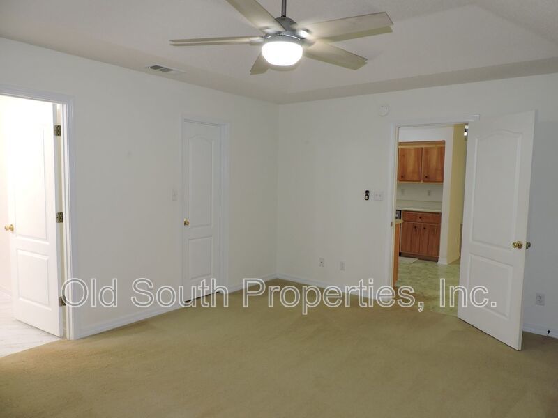 Convenient to I-10 & shopping! property image