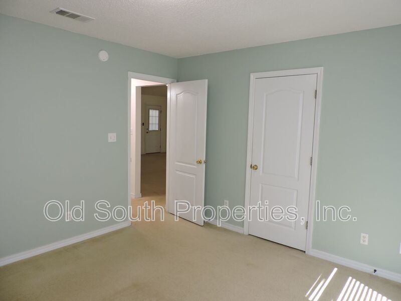 Convenient to I-10 & shopping! property image