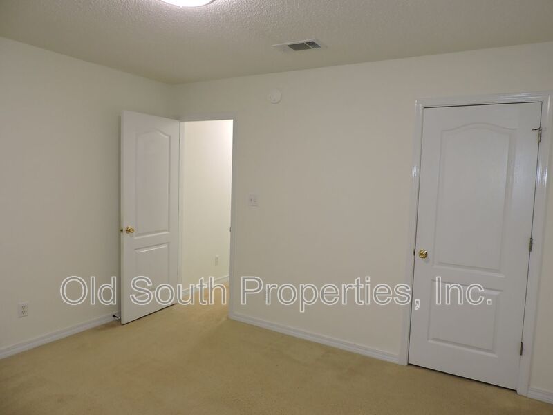 Convenient to I-10 & shopping! property image