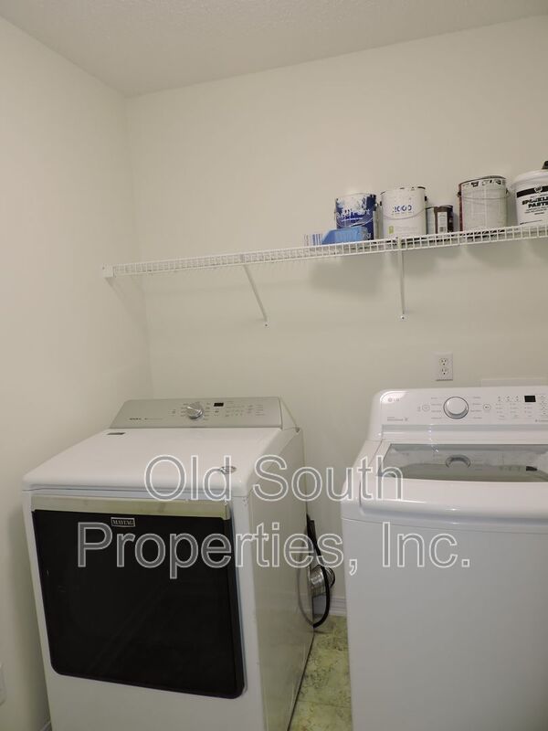 Convenient to I-10 & shopping! property image