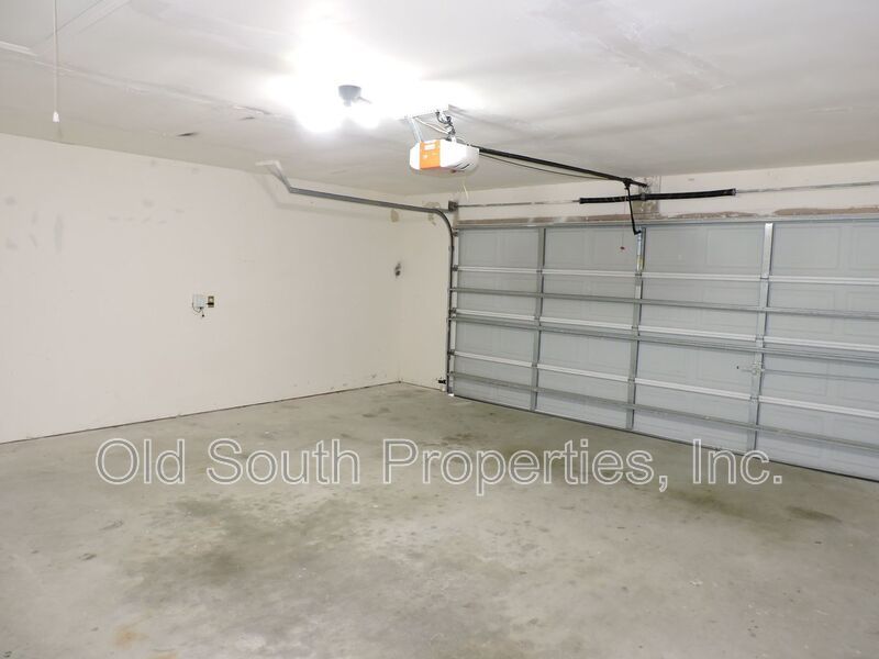 Convenient to I-10 & shopping! property image