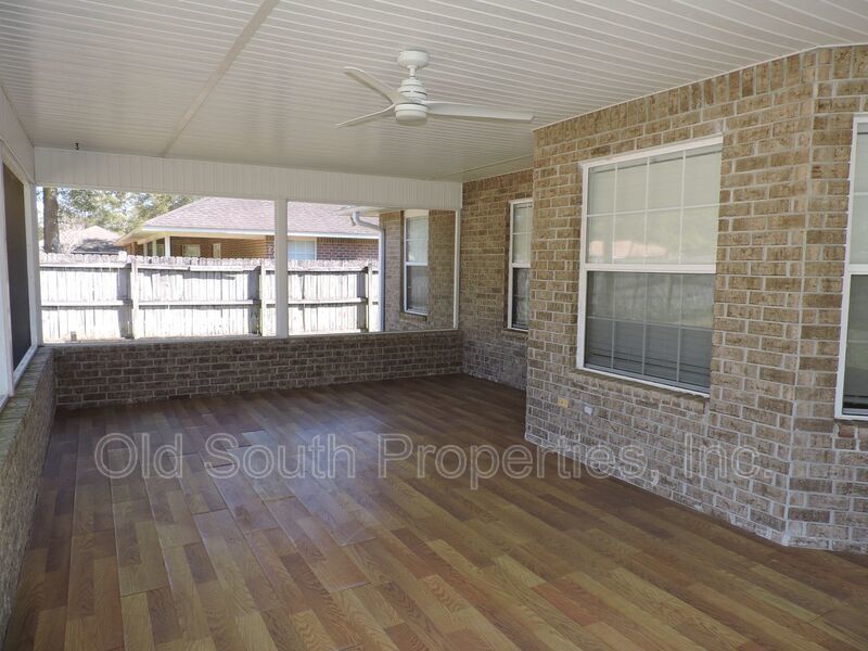 Convenient to I-10 & shopping! property image