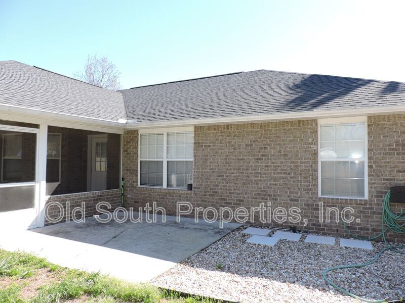 Convenient to I-10 & shopping! property image