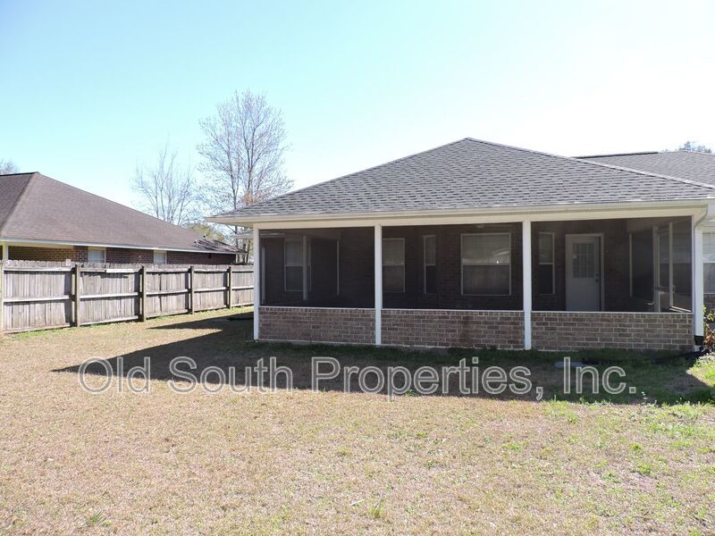 Convenient to I-10 & shopping! property image