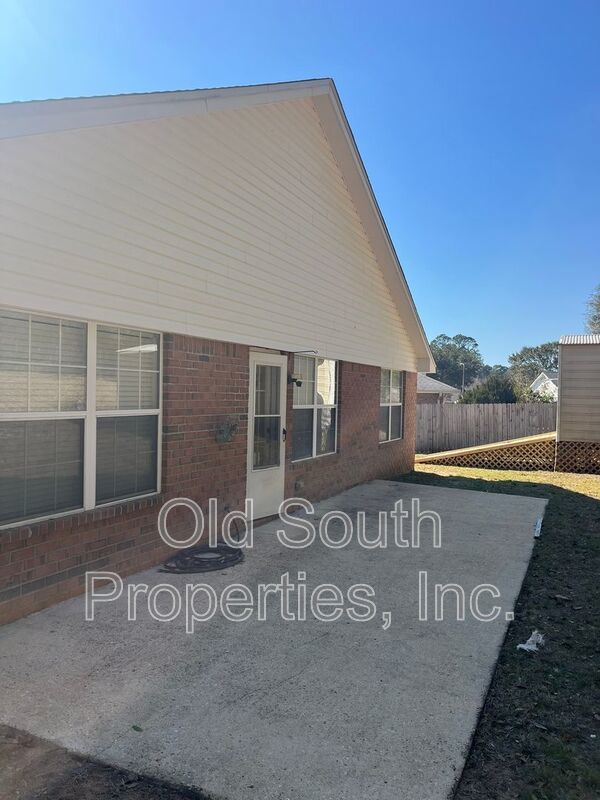 Convenient to bases, shopping & interstate! property image