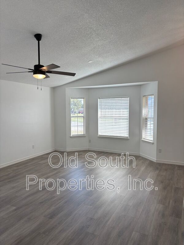 Convenient to bases, shopping & interstate! property image