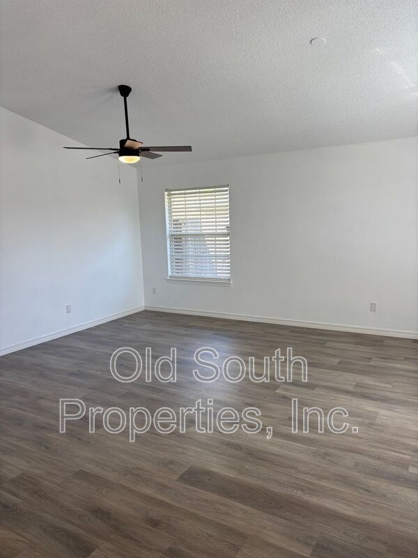 Convenient to bases, shopping & interstate! property image