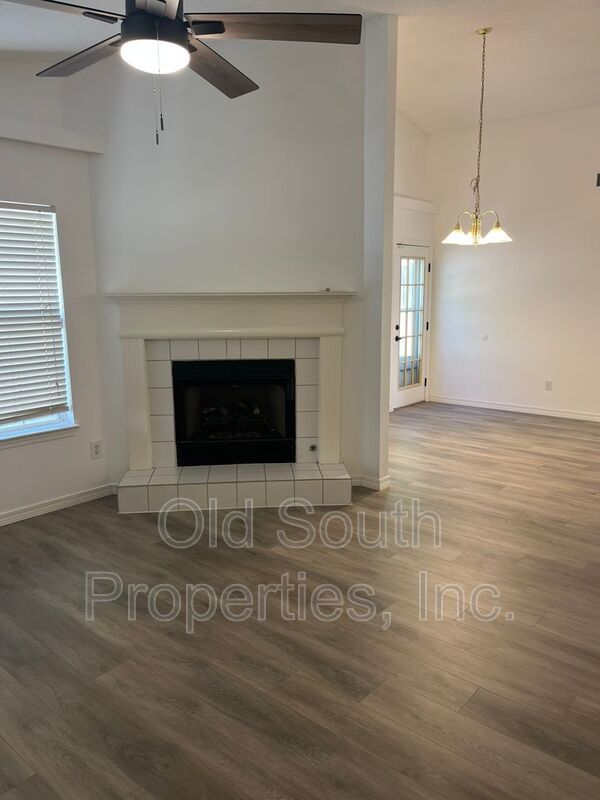 Convenient to bases, shopping & interstate! property image