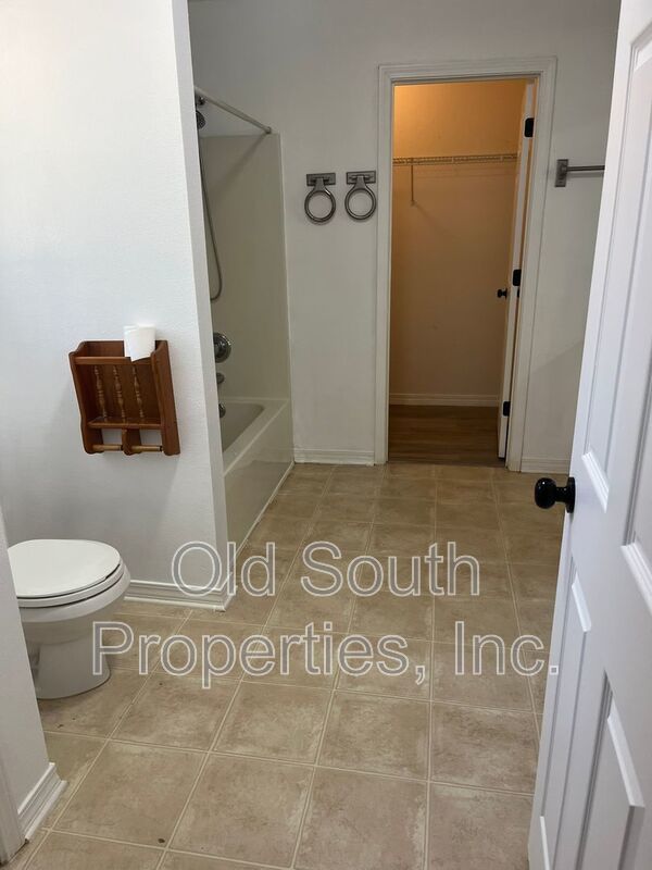 Convenient to bases, shopping & interstate! property image