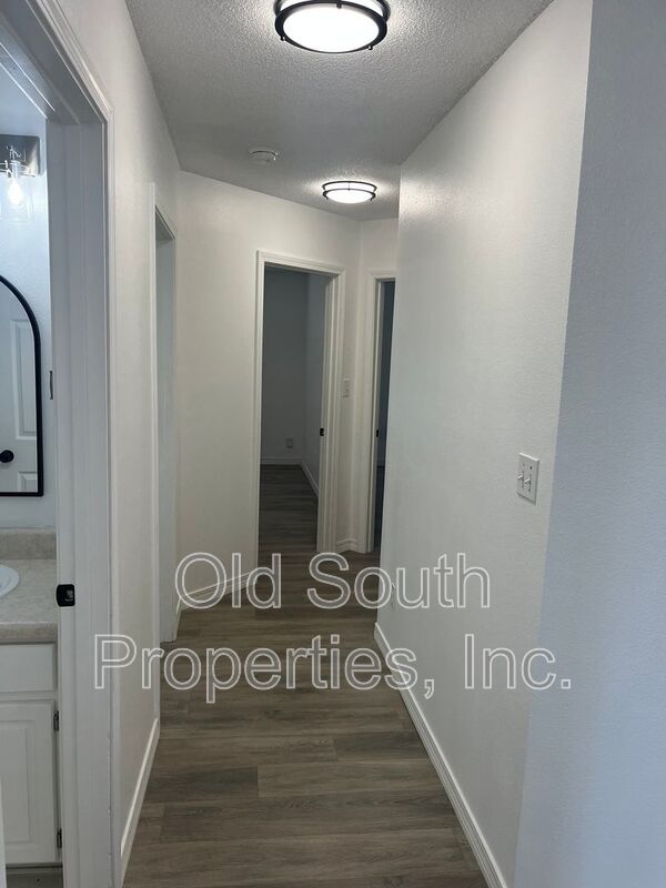 Convenient to bases, shopping & interstate! property image