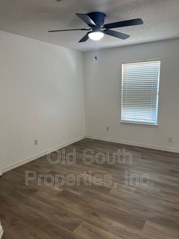 Convenient to bases, shopping & interstate! property image