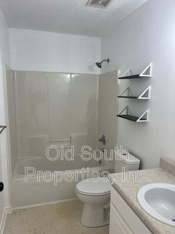 Convenient to bases, shopping & interstate! property image