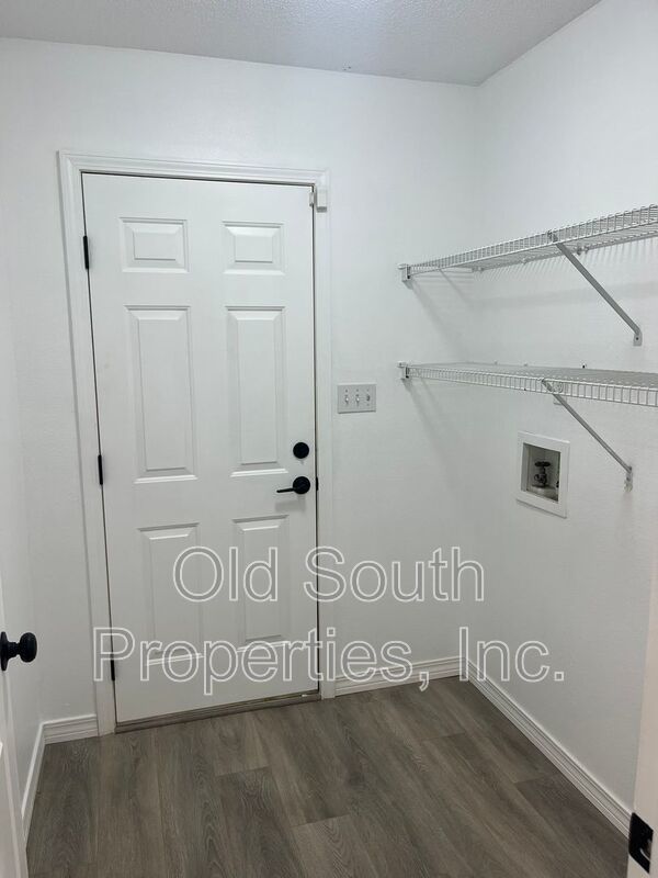 Convenient to bases, shopping & interstate! property image