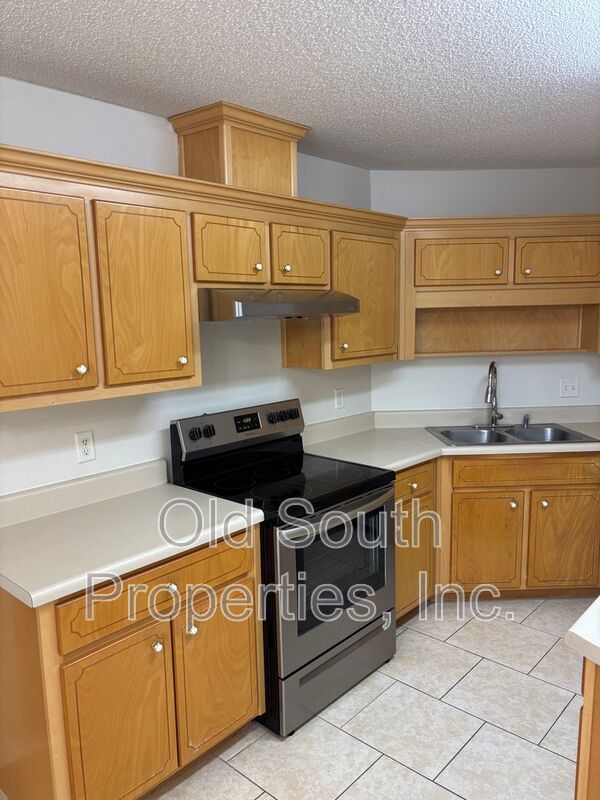 Convenient to I-10 & shopping. property image