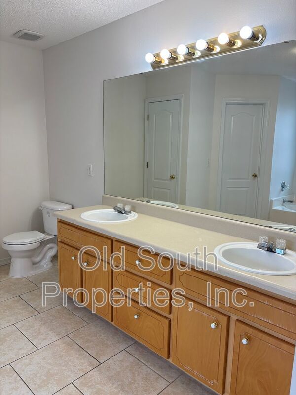 Convenient to I-10 & shopping. property image