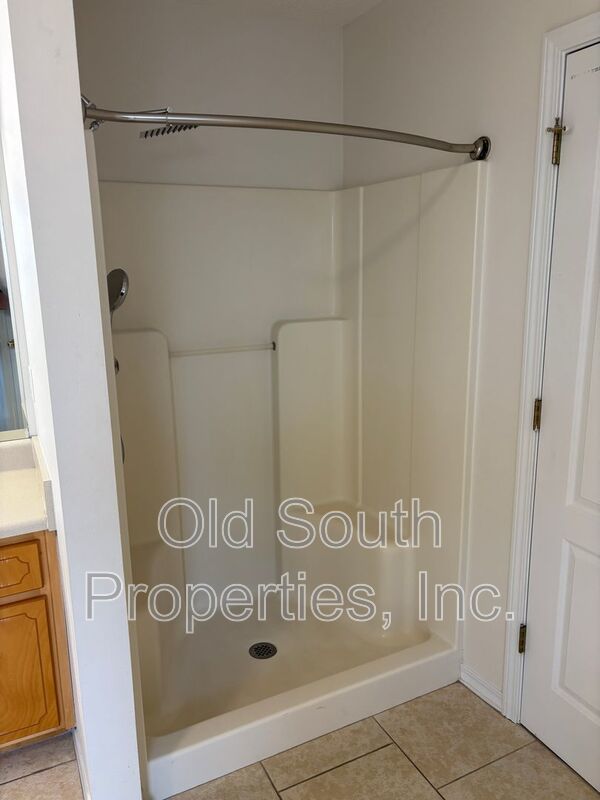 Convenient to I-10 & shopping. property image