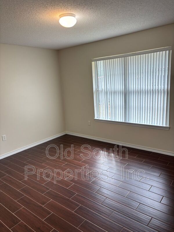 Convenient to I-10 & shopping. property image