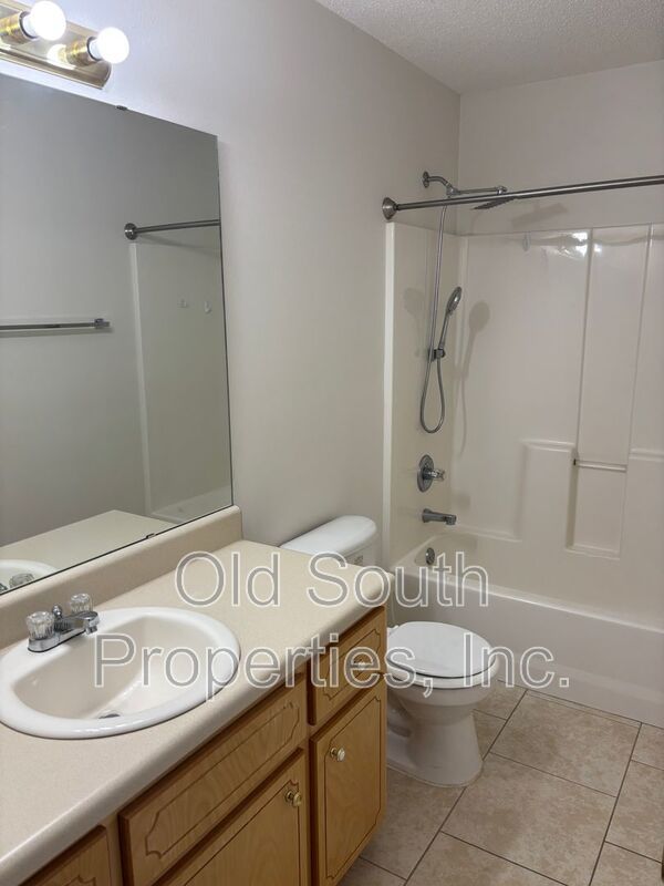 Convenient to I-10 & shopping. property image