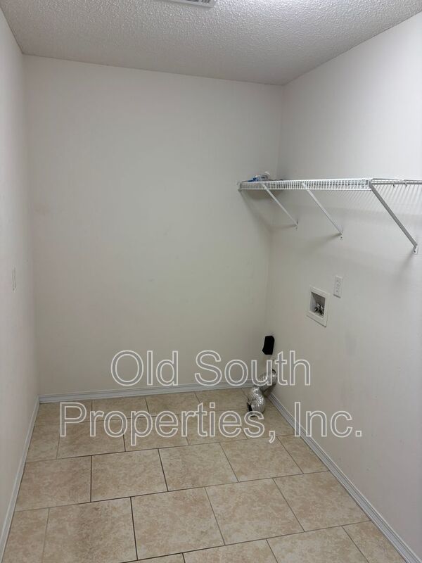 Convenient to I-10 & shopping. property image