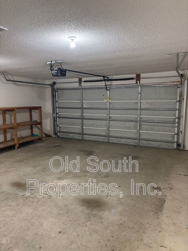 Convenient to I-10 & shopping. property image