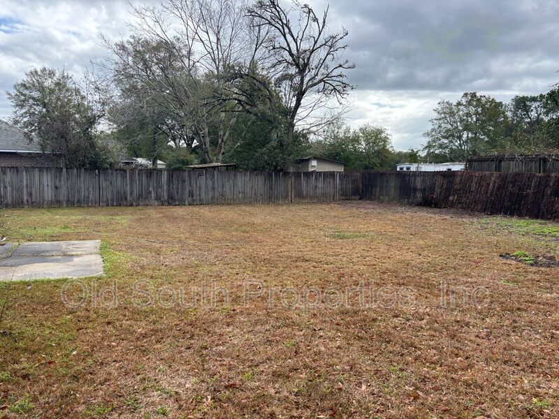 Convenient to I-10 & shopping. property image