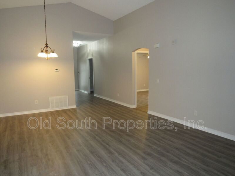 Four bedroom home in convenient location! property image