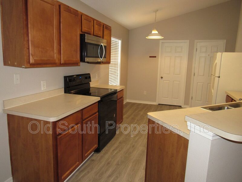 Four bedroom home in convenient location! property image