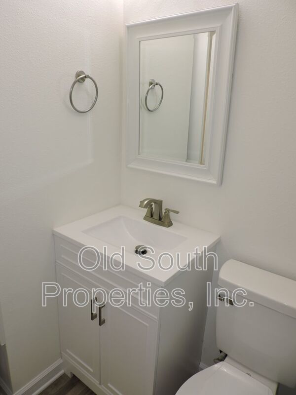 Easy access to shopping! property image