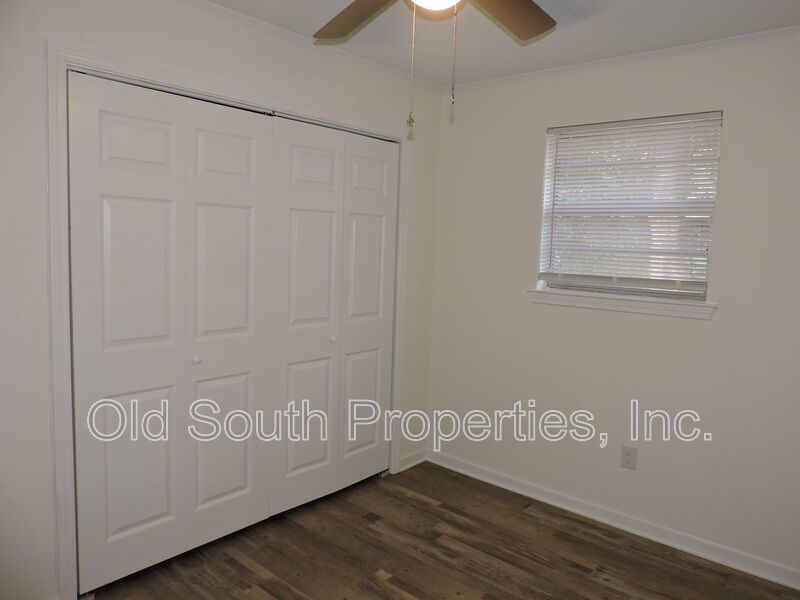 Easy access to shopping! property image