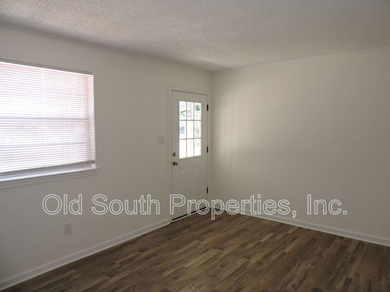 Easy access to shopping! property image