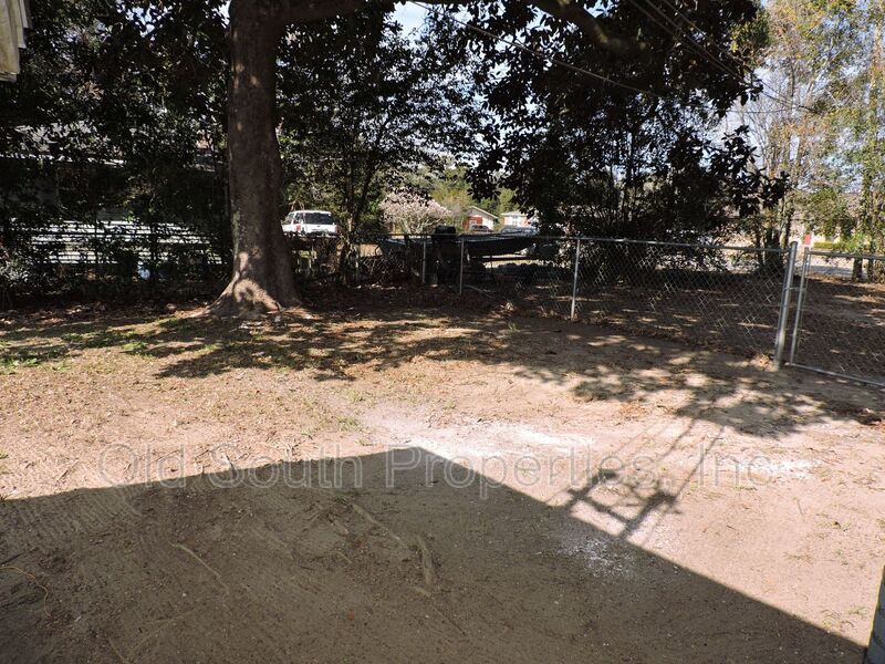 Easy access to shopping! property image