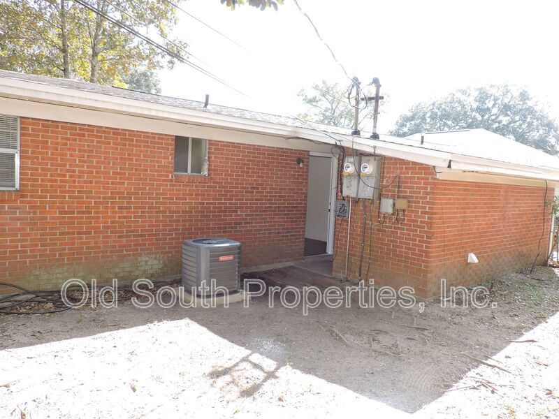 Easy access to shopping! property image