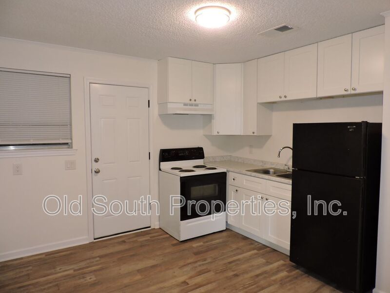 Easy access to shopping! property image