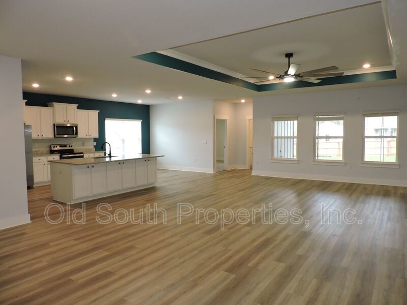 Easy access to shopping, interstate & Navy Federal complex! property image