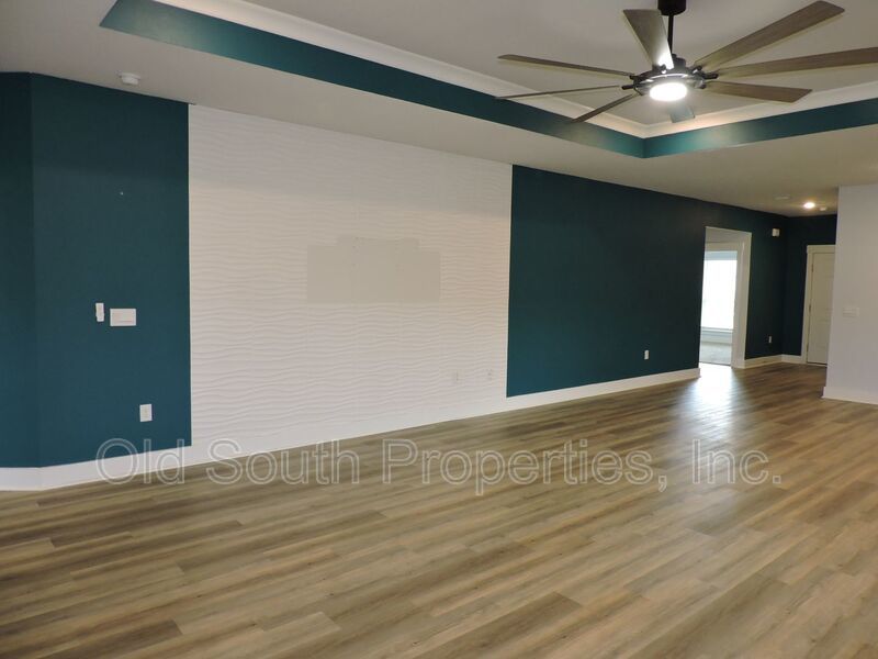 Easy access to shopping, interstate & Navy Federal complex! property image