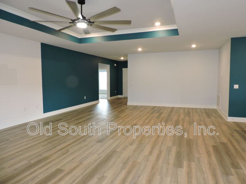 Easy access to shopping, interstate & Navy Federal complex! property image