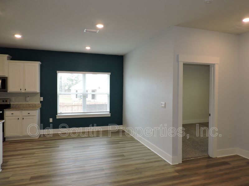 Easy access to shopping, interstate & Navy Federal complex! property image