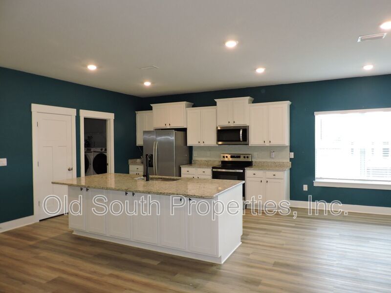 Easy access to shopping, interstate & Navy Federal complex! property image