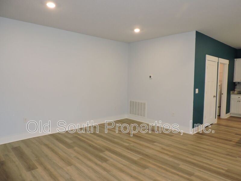 Easy access to shopping, interstate & Navy Federal complex! property image