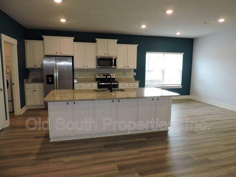 Easy access to shopping, interstate & Navy Federal complex! property image