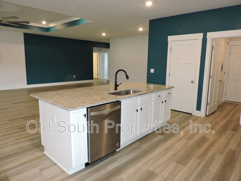 Easy access to shopping, interstate & Navy Federal complex! property image