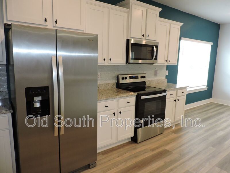 Easy access to shopping, interstate & Navy Federal complex! property image