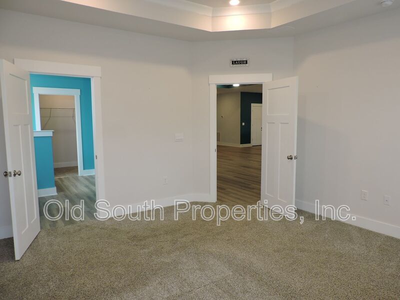 Easy access to shopping, interstate & Navy Federal complex! property image